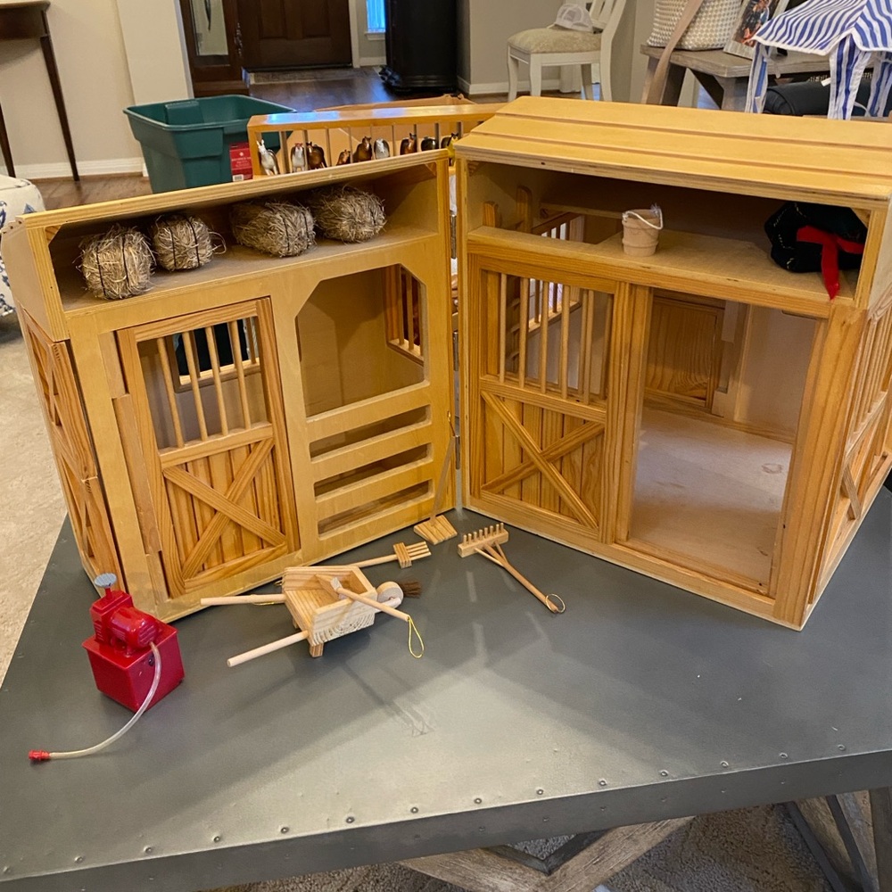 Melissa and Doug folding horse stable